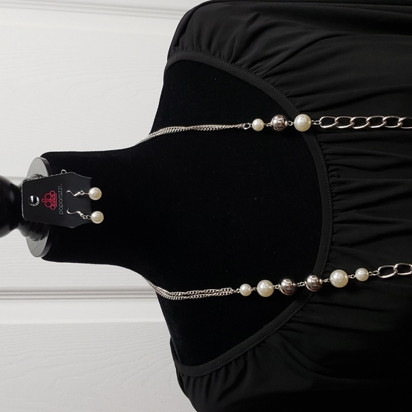 Sami & Jo dressy blouse and Paparazzi necklace and earrings  bundle - Picture 2 of 10